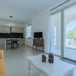 Apartment Le Conchiglie With Pool By Wonderful Italy
